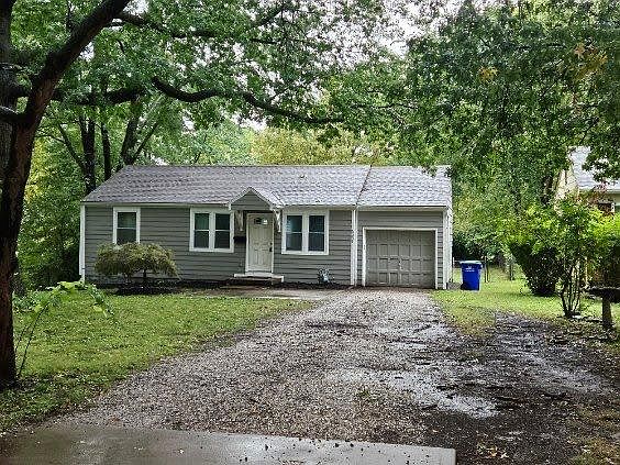Charming 2 bedroom, 1 bathroom ranch style home in Johnson County, KS