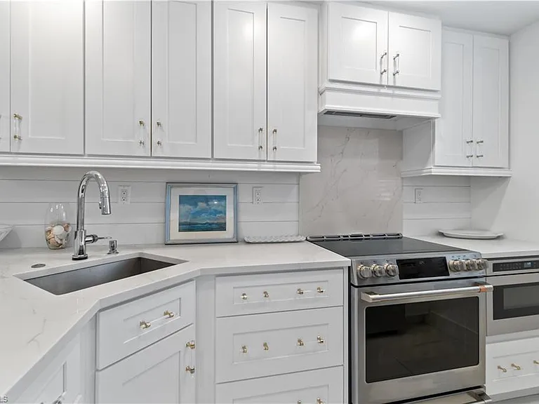 900 8th Ave S #105 — Photo 8