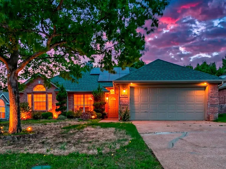 8423 Creekbluff Dr — Photo 1