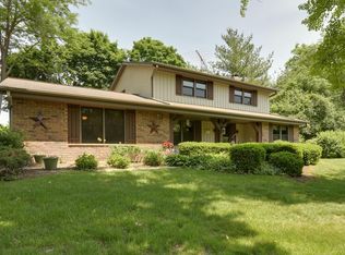 S73W26480 Mount Rainier Dr, Waukesha, WI 53189