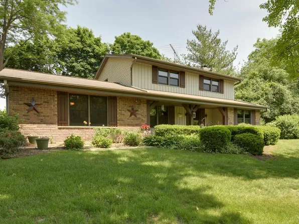 S73W26480 Mount Rainier DRIVE, Waukesha, WI 53189
