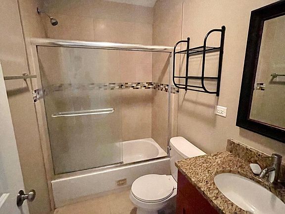 2nd image of 1230 N Artesian Ave Unit 2