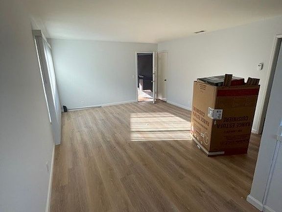 4th image of 2301 Flores St APT 12