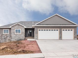 2712 S Moss Stone Ave, Sioux Falls, SD 57110