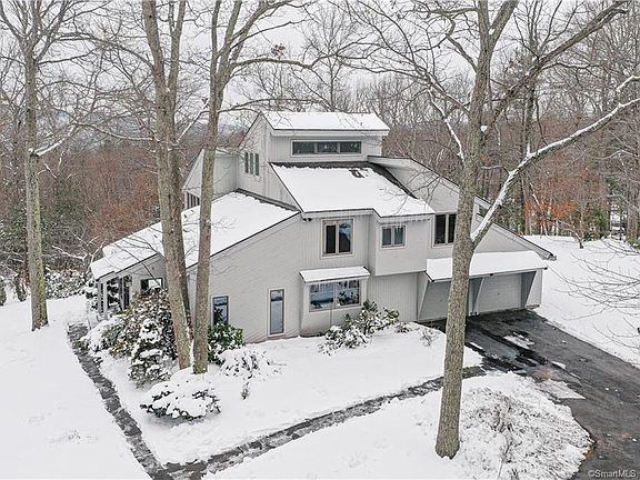 3rd image of 79 Redwood Ln