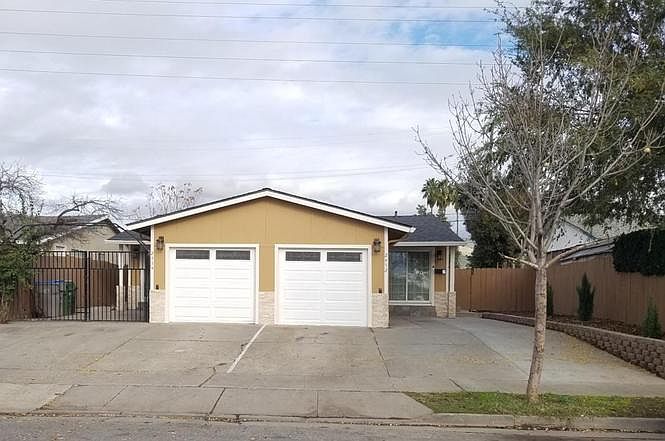 1st image of 2452 Clyda Dr #2452