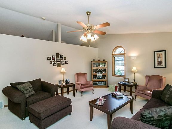 3rd image of 900 Saint Andrews Dr