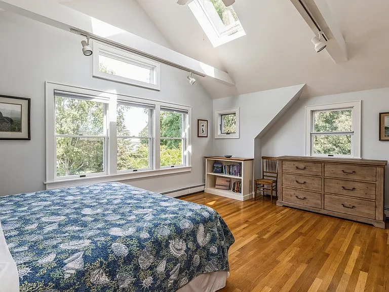 24 N Harbor Dr — Photo 11