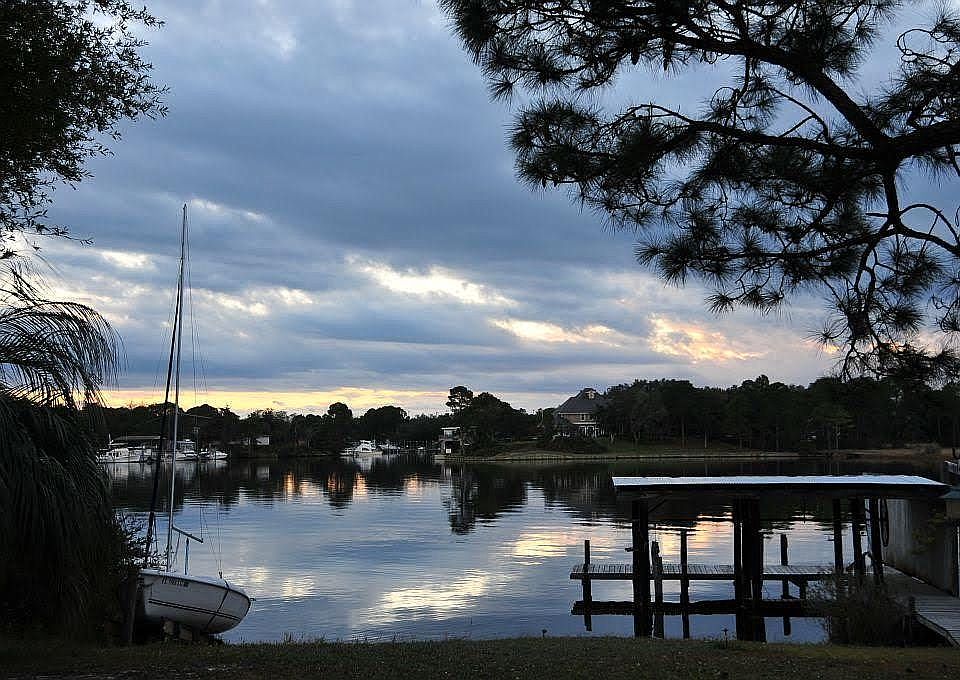 1st image of 733 Bayou Dr