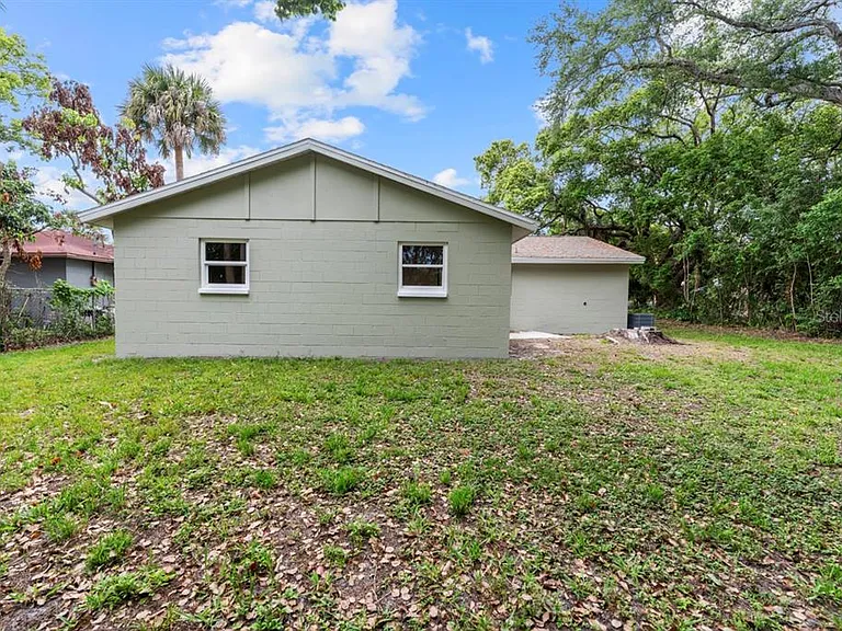 1087 Swan St — Photo 35