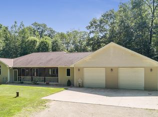 7944 Oak Ridge Ct, Oconto Falls, WI 54154