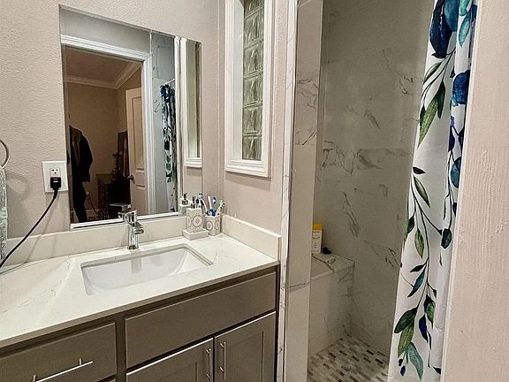 Master bath in bedroom 1