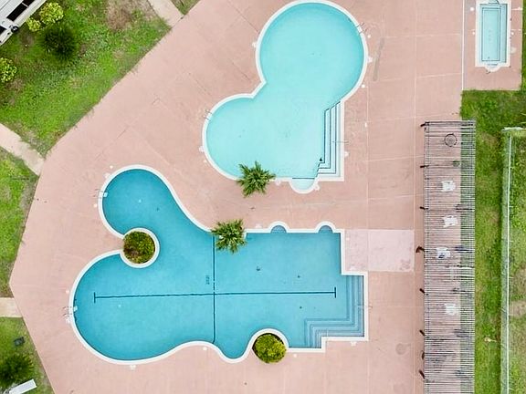 Clubhouse Pool