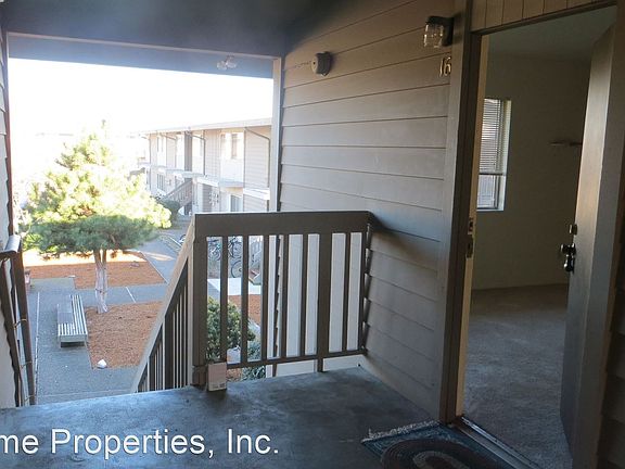 4th image of 961 NW Hayes Ave APT 12