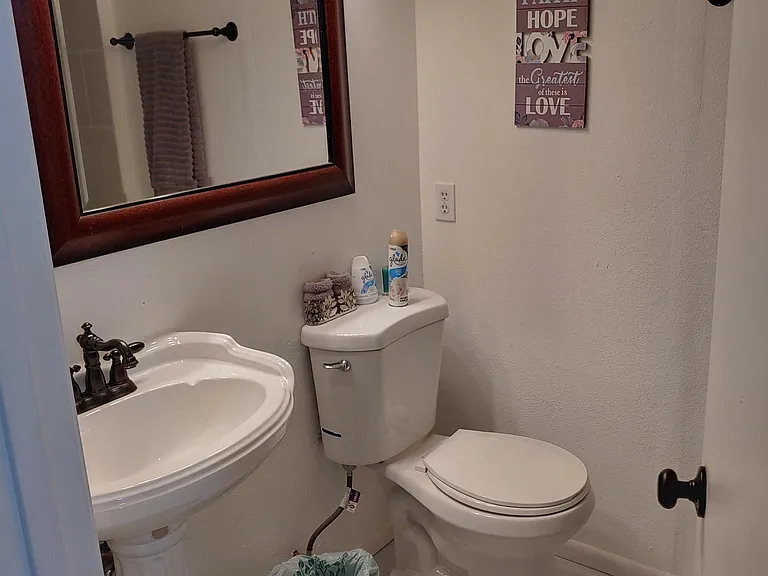 Sequoia Dr — Photo 17