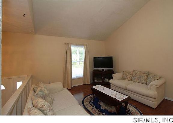 2nd image of 39 Glendale Dr