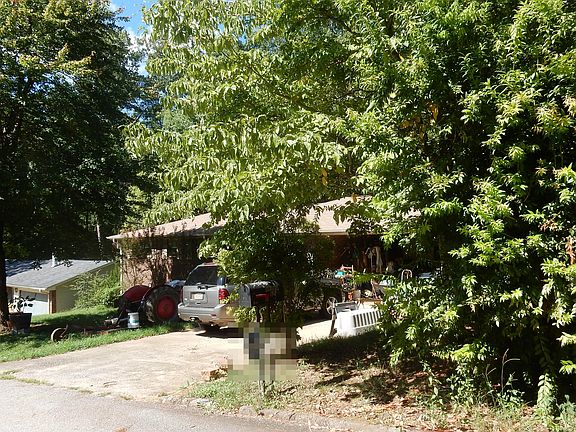 3rd image of 3948 Windemere Dr