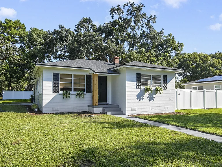 2201 Hand Blvd — Photo 15
