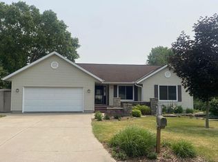 322 Meadow Ln, Poynette, WI 53955