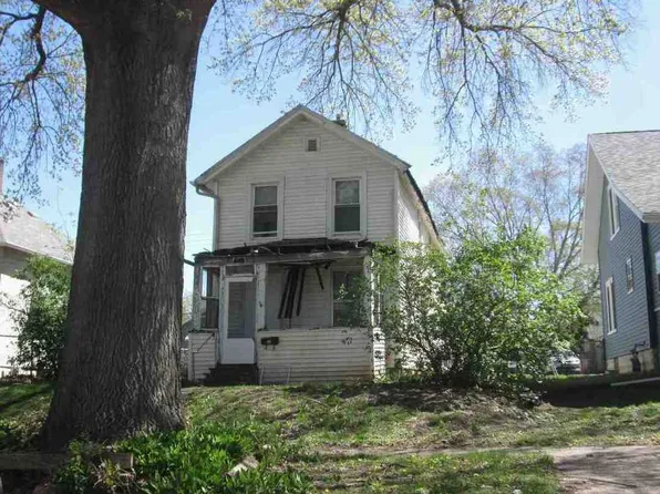 2825 Sheridan St, Davenport, IA 52803