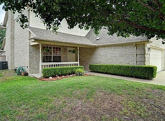 3rd image of 1047 Spring Hill Dr