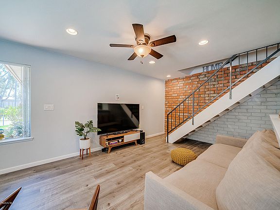 3rd image of 1005 W Sierra Madre Ave APT 3