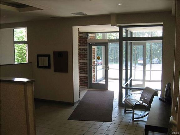 3rd image of 71 Charter Cir APT 5E