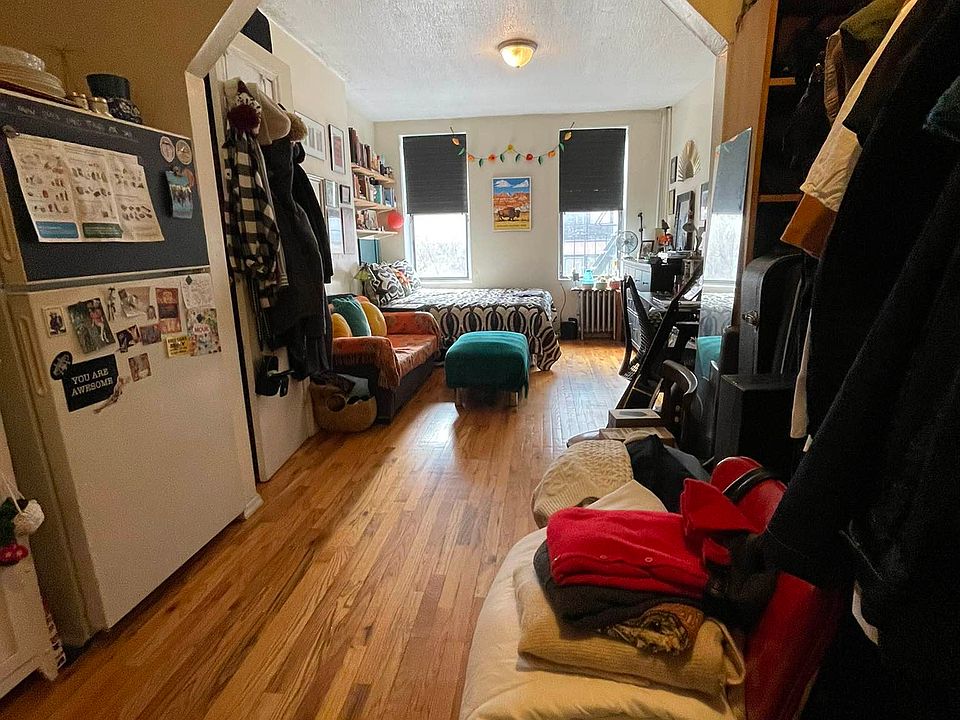2nd image of 230 E 2nd St APT 2D