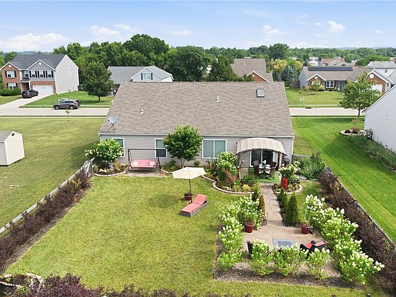 2nd image of 61 Ascot Glen Dr