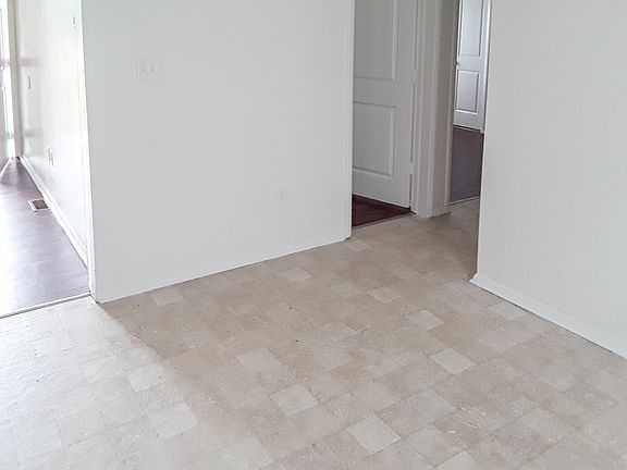 5th image of 249 Doggett Ln