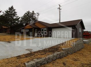 300 Valley Stream Cir, Hollister, MO 65672