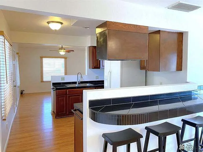 1801 S 11th Ave — Photo 10