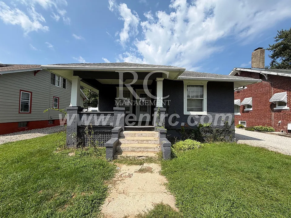 1220 Harmon St