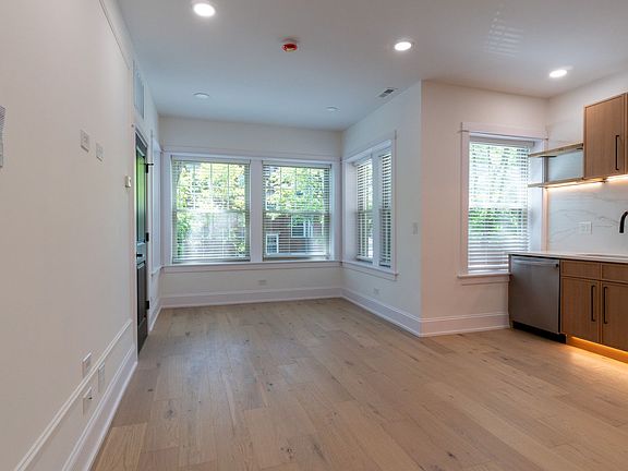 5th image of 1900 W Ainslie St #1900