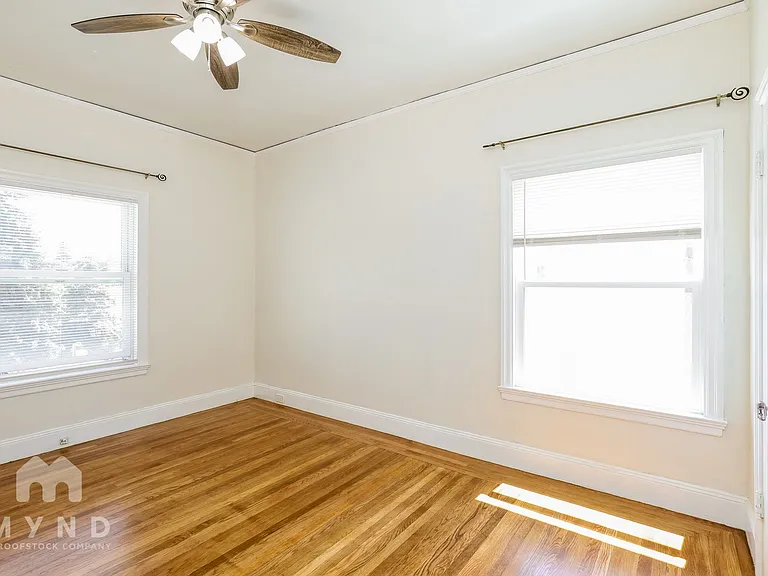 848 Erie St #4 — Photo 11
