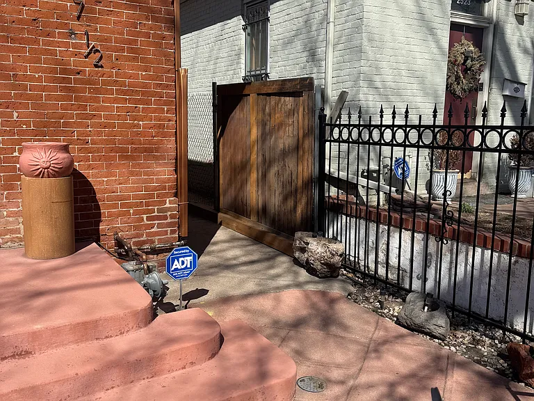 2517 Curtis St — Photo 3