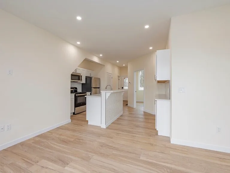 141 Bridge Street Apartments — Photo 2
