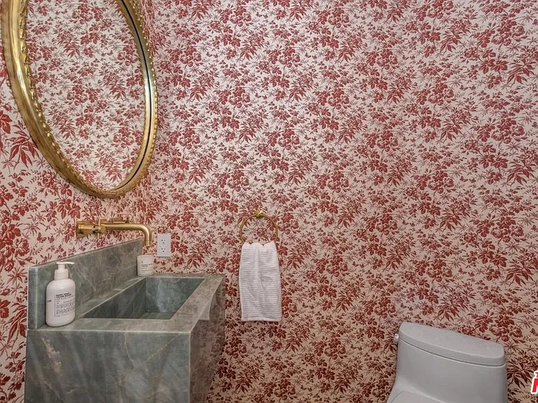 8516 Franklin Ave — Photo 16