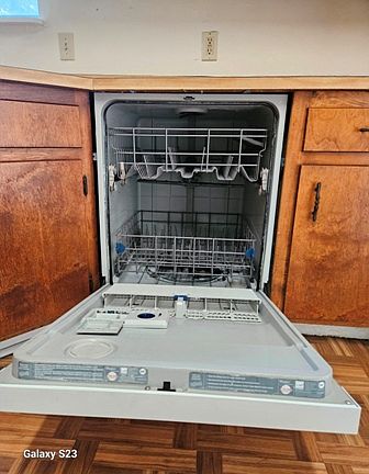 5th image of 4898 Leah Ln