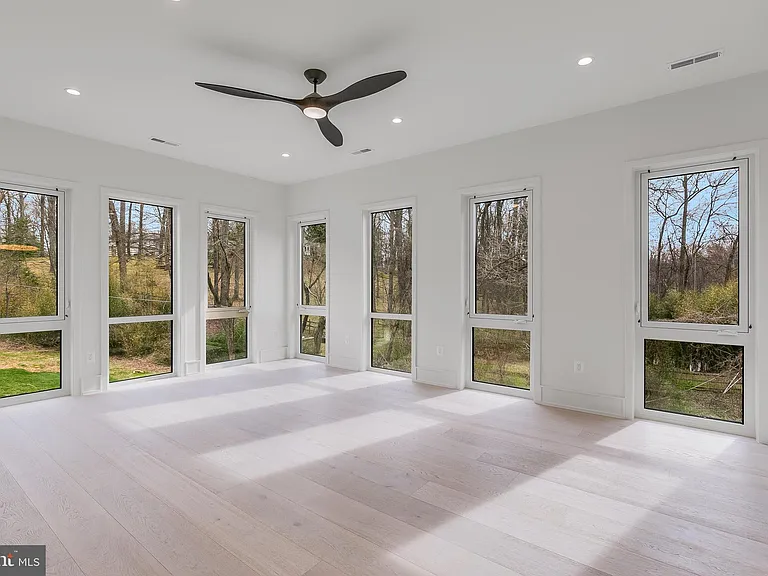 8757A Brook Rd — Photo 23