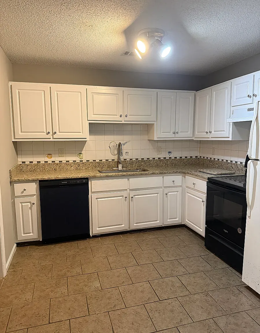3 bed, $1,275 — Photo 3