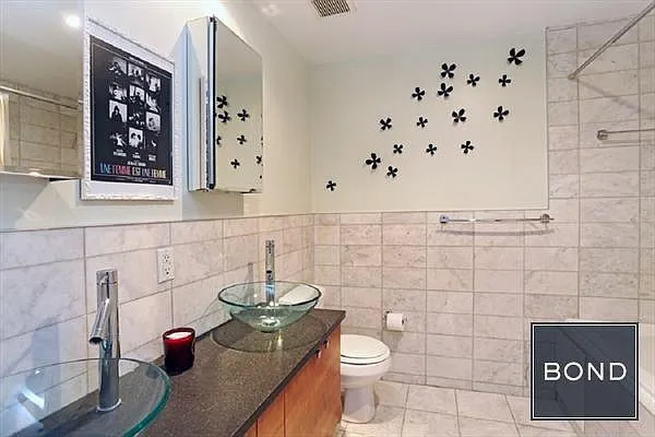 Sold by Bond New York | media 4