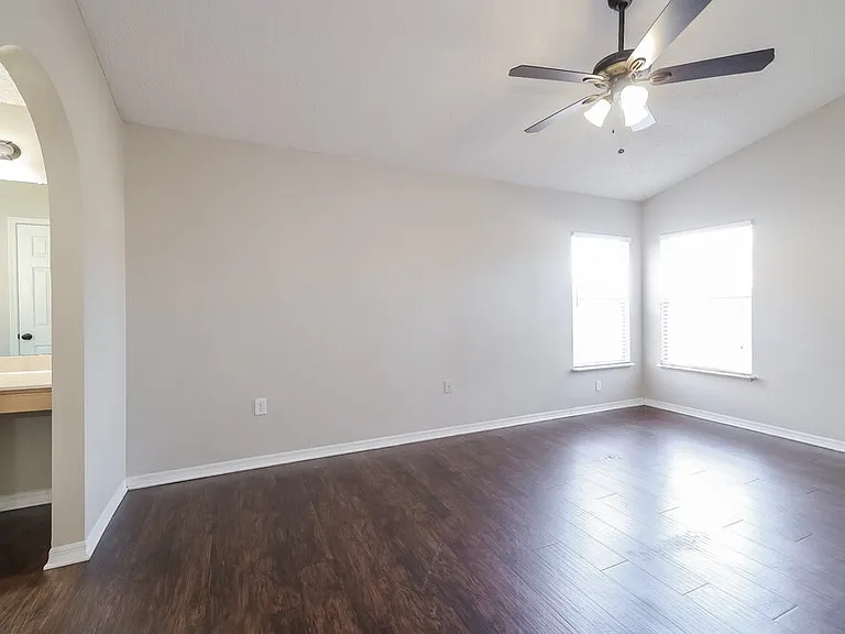 931 Rivecon Ave — Photo 9