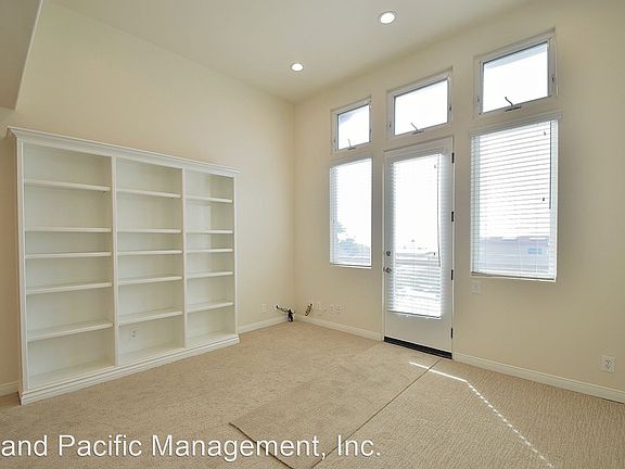 3rd image of 2712 Manhattan Ave #A