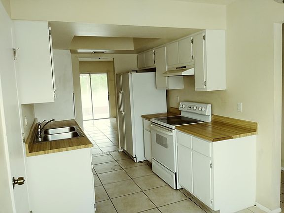 2nd image of 2402 Lantana Ave