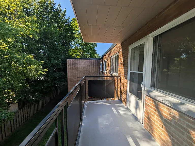 2B Arlington Ave #309 — Photo 14