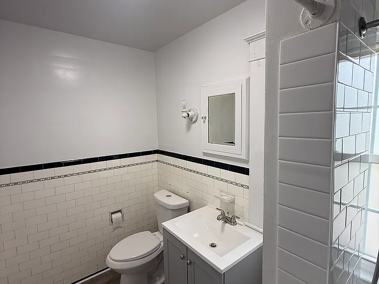 1004 Leeds Ave #1 — Photo 7