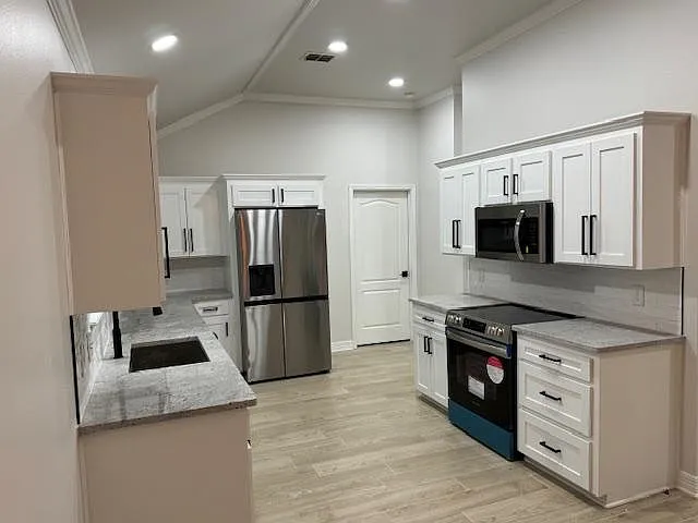 9411 Crooked Creek Dr — Photo 11