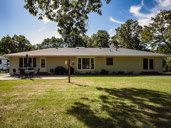 3rd image of 2222 Broadmoor Dr