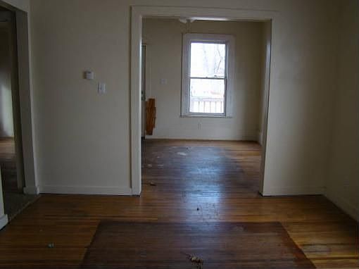 4th image of 5725 Logan Ave